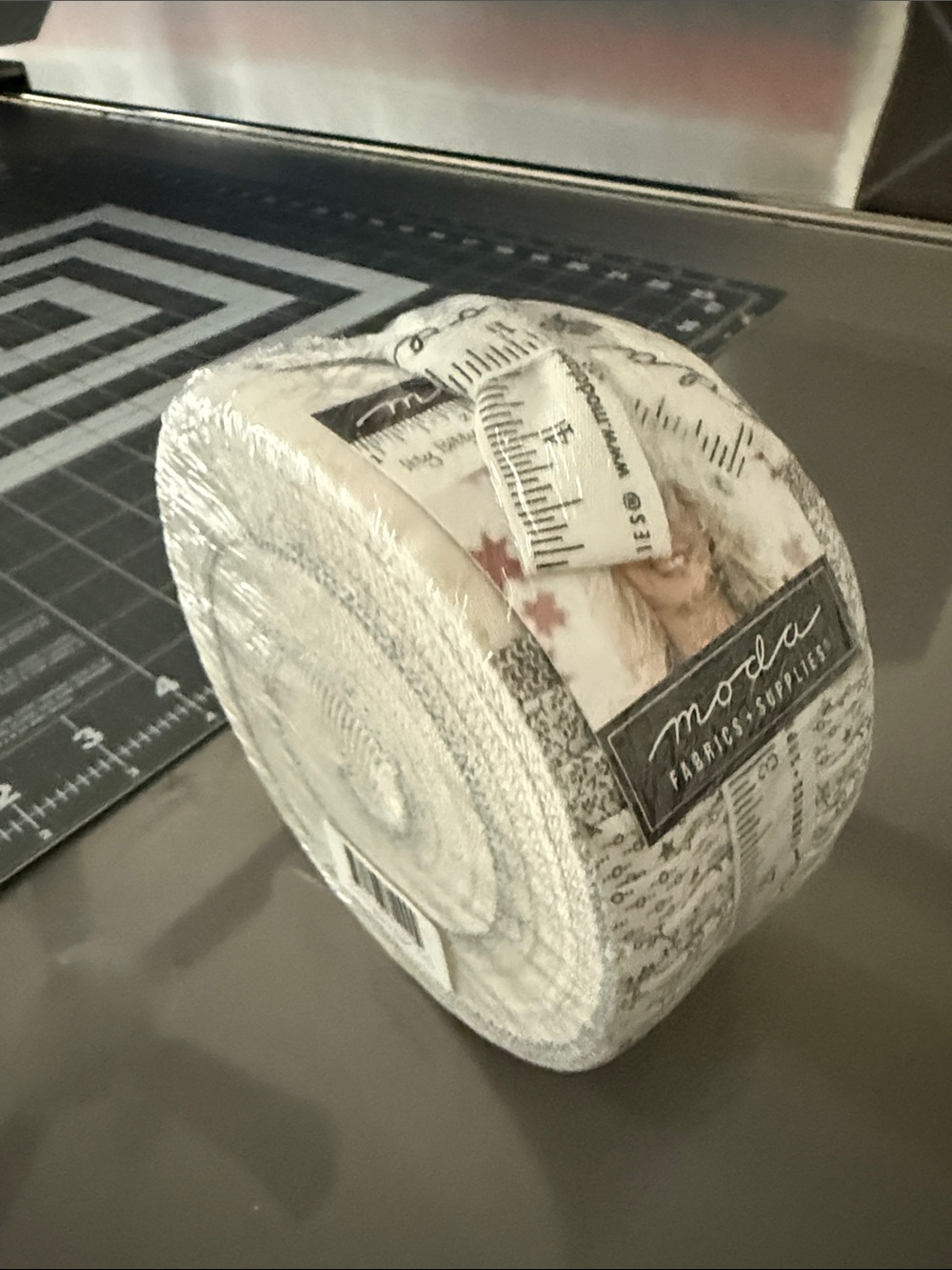 Moda - Primitive Gathering - itty bitty jelly roll fabric